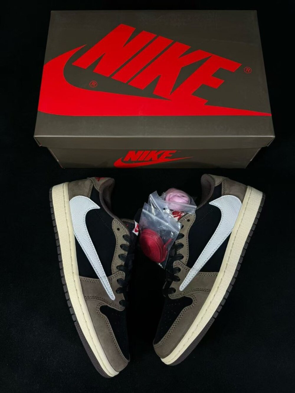 Travis Scott x Air Jordan 1 Retro Low OG  Mocha